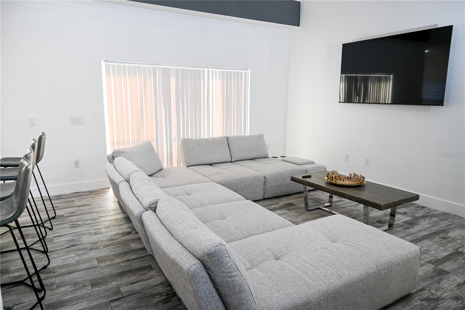 CUMBRIAM LAKES DR - Residential