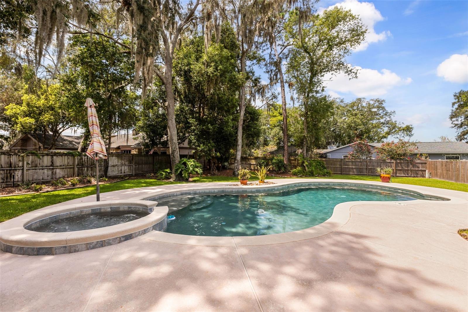 260 QUEENSBERRY COURT