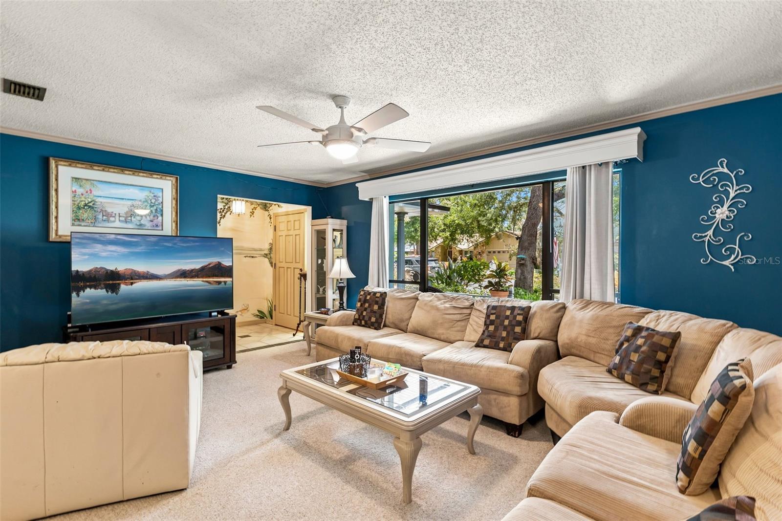 260 QUEENSBERRY COURT