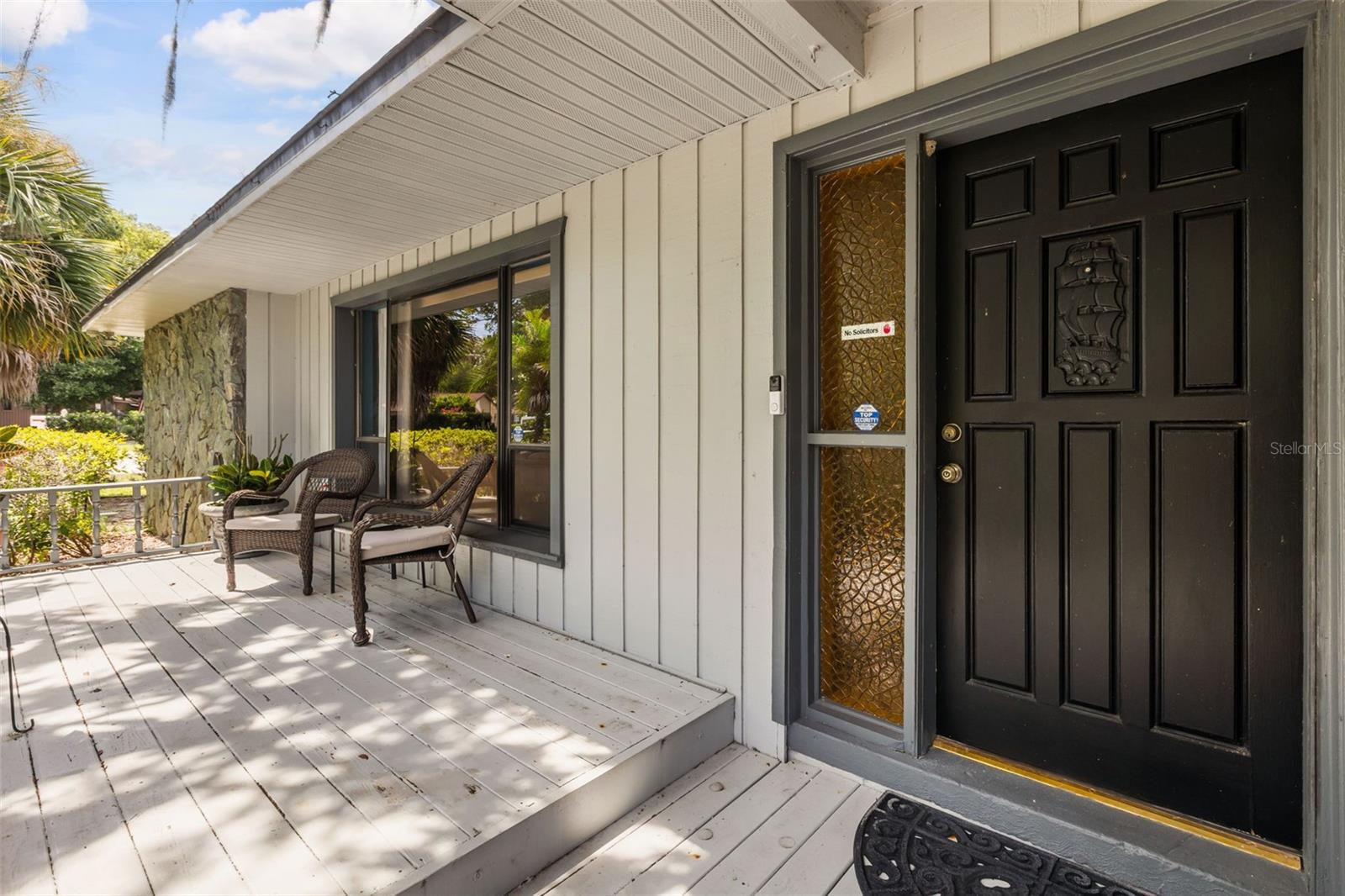 260 QUEENSBERRY COURT