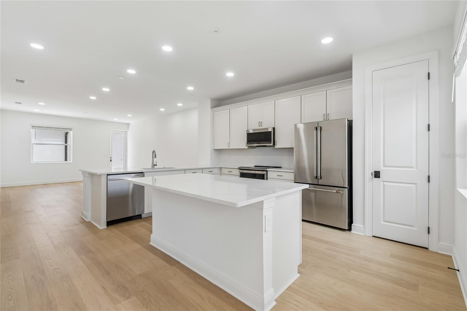 17736 BROADLEAF LOOP