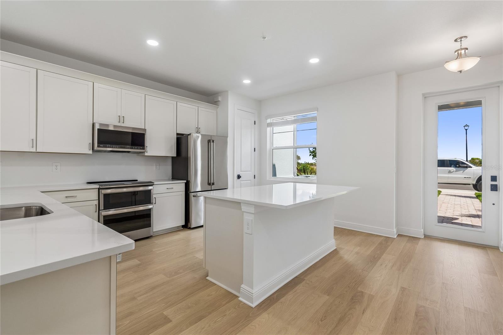 17736 BROADLEAF LOOP