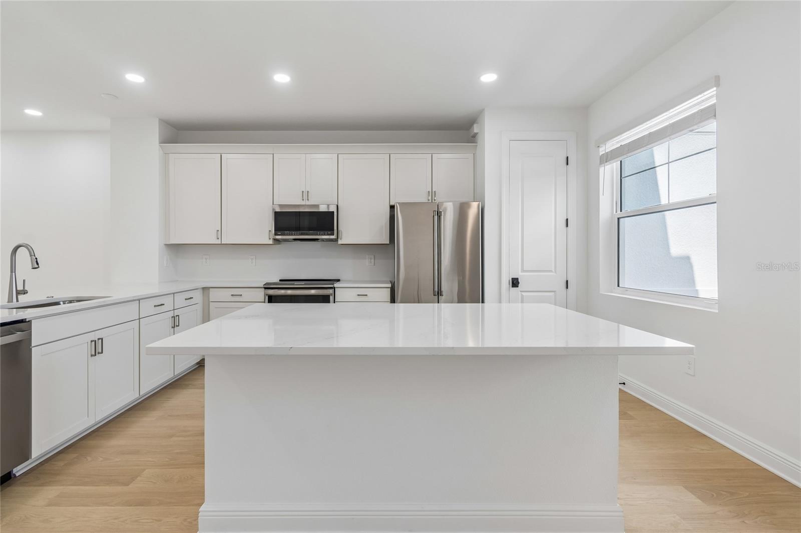 17736 BROADLEAF LOOP