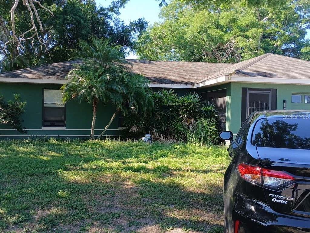 Photo of 1104 67th Avenue W, Bradenton, FL 34207 (MLS # A4700594)