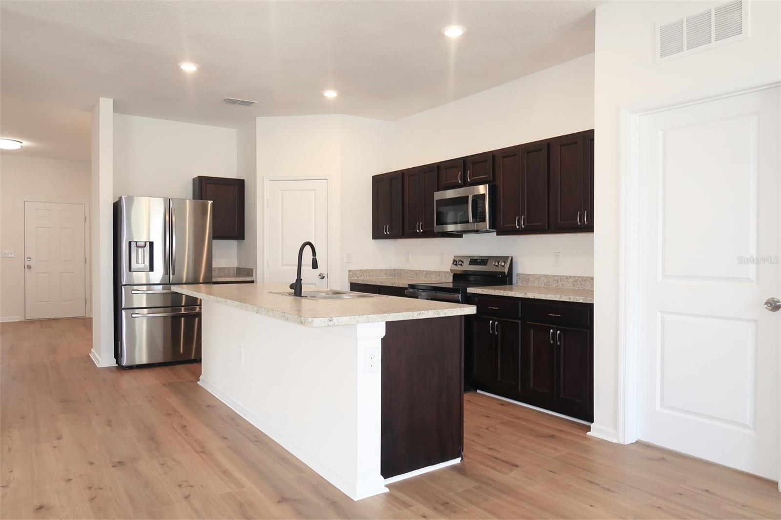 RESERVE/HLND MDWS - Residential