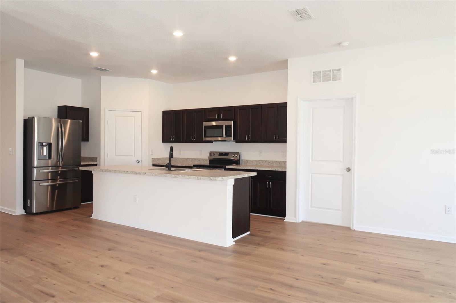 RESERVE/HLND MDWS - Residential