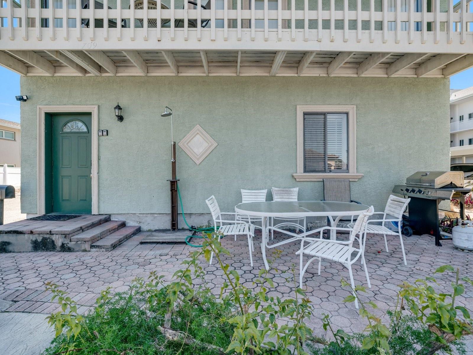 709 BARCELONA AVENUE D & E