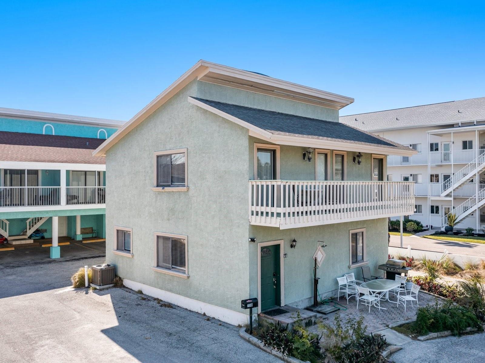 709 BARCELONA AVENUE D & E