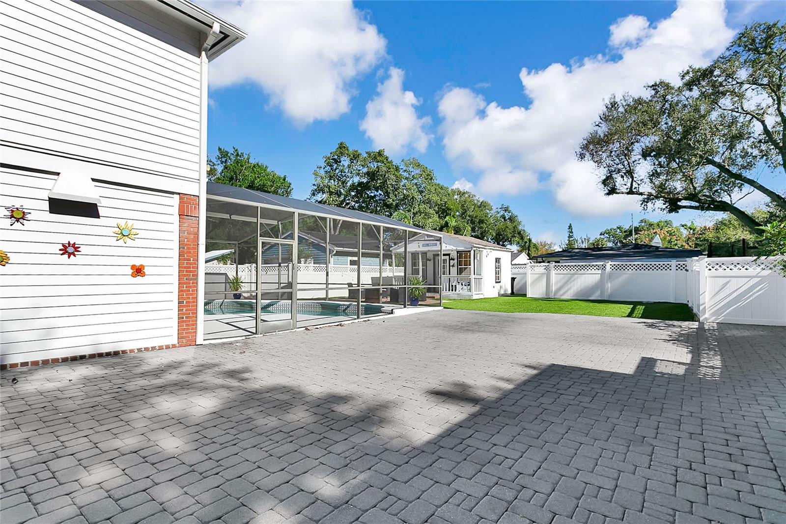 KALURNA KOTTAGES - Residential