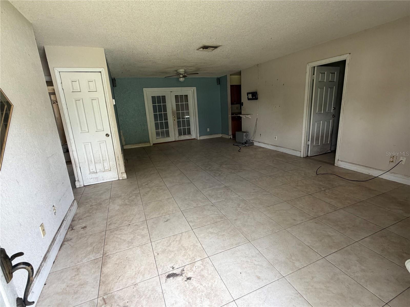 2828 FLORAL WAY
