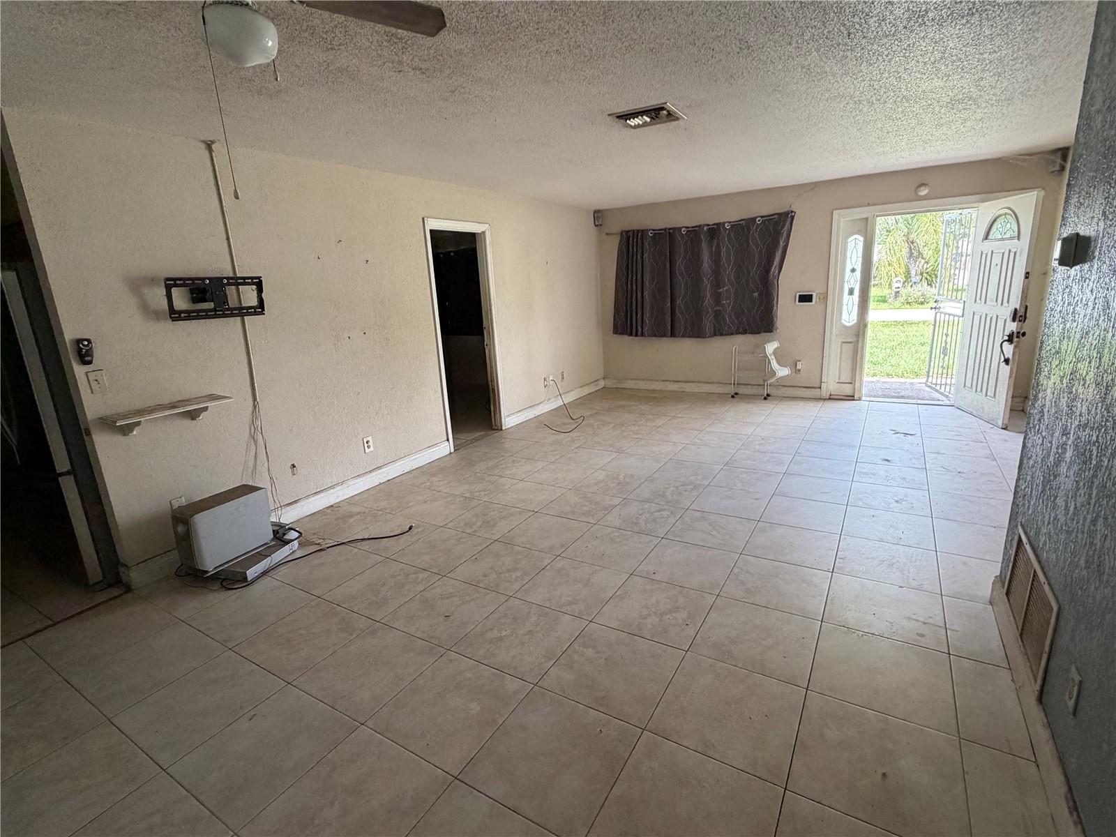 2828 FLORAL WAY