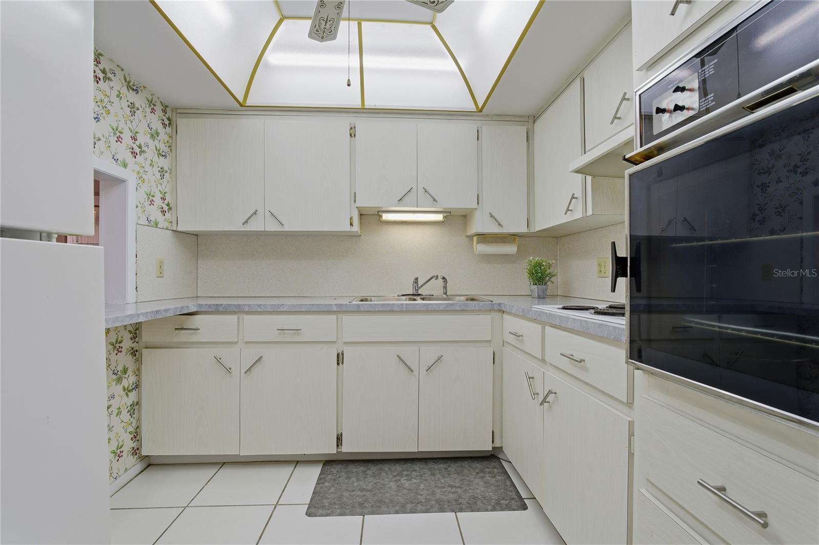 ON TOP OF THE WORLD - Residential