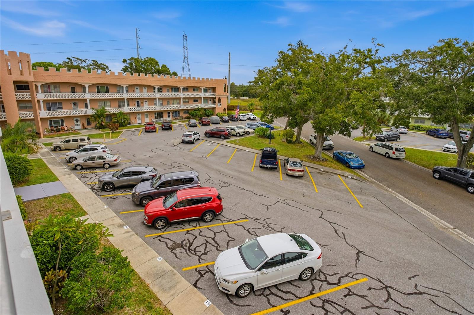 ON TOP OF THE WORLD - Residential