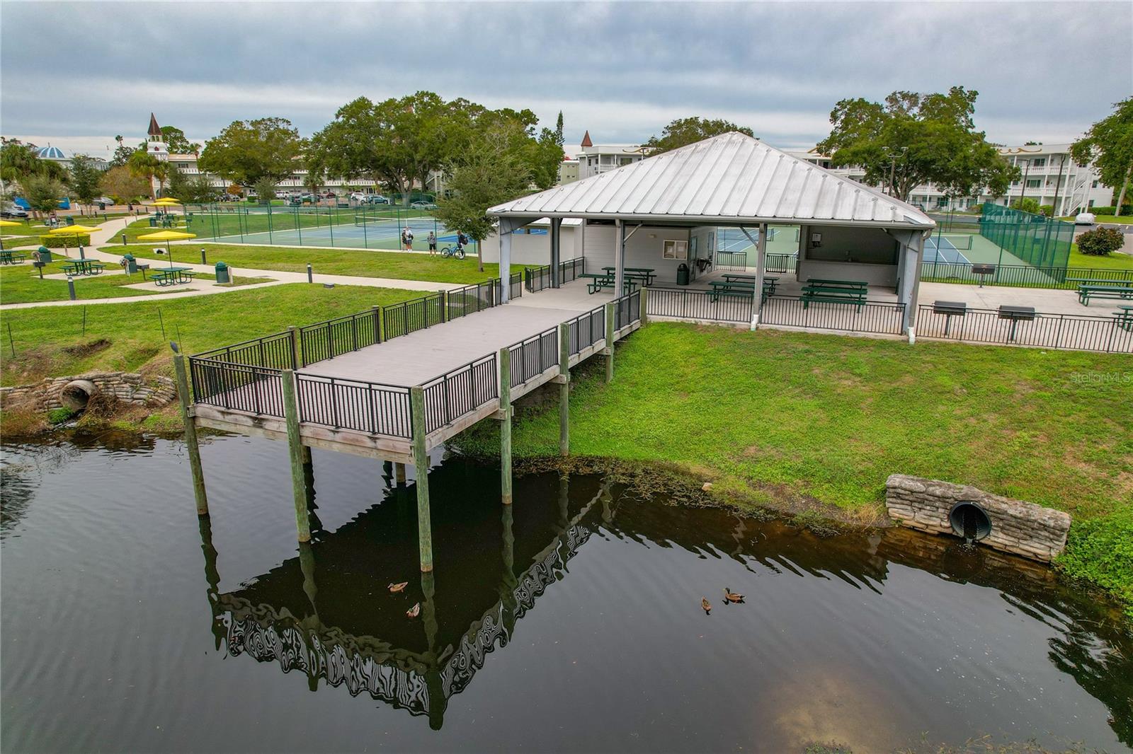 ON TOP OF THE WORLD - Residential