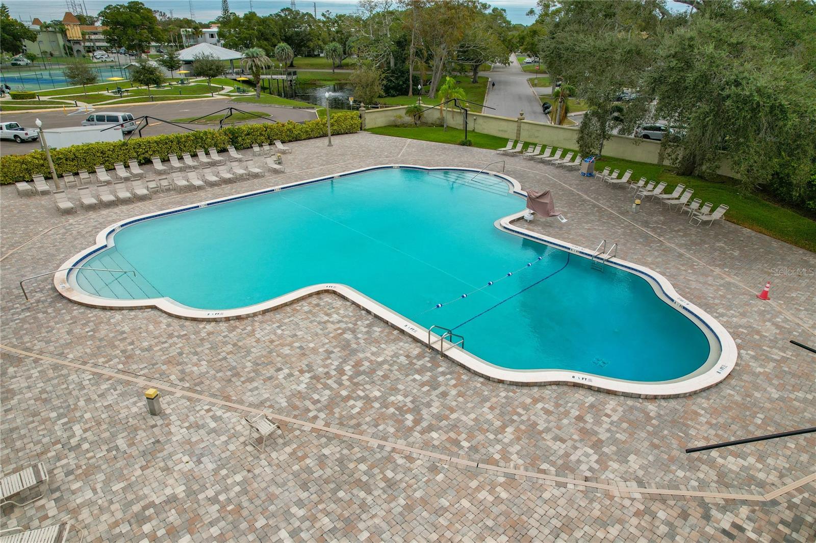 ON TOP OF THE WORLD - Residential