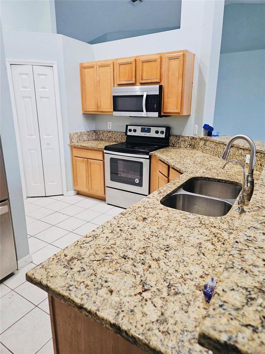 Photo of 39914 Sunbeam Way, Lady Lake, FL 32159 (MLS # OM718550)