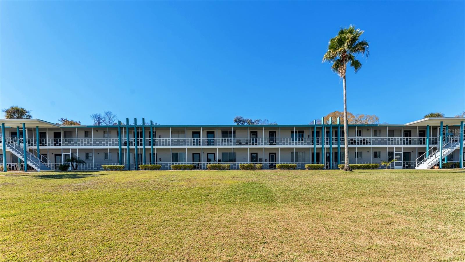 LAKELAND HARBOUR APTS - Residential