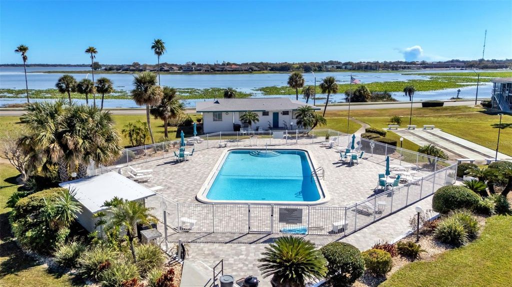 Photo of 1600 W Lake Parker Drive #C8, Lakeland, FL 33805 (MLS # L4958989)