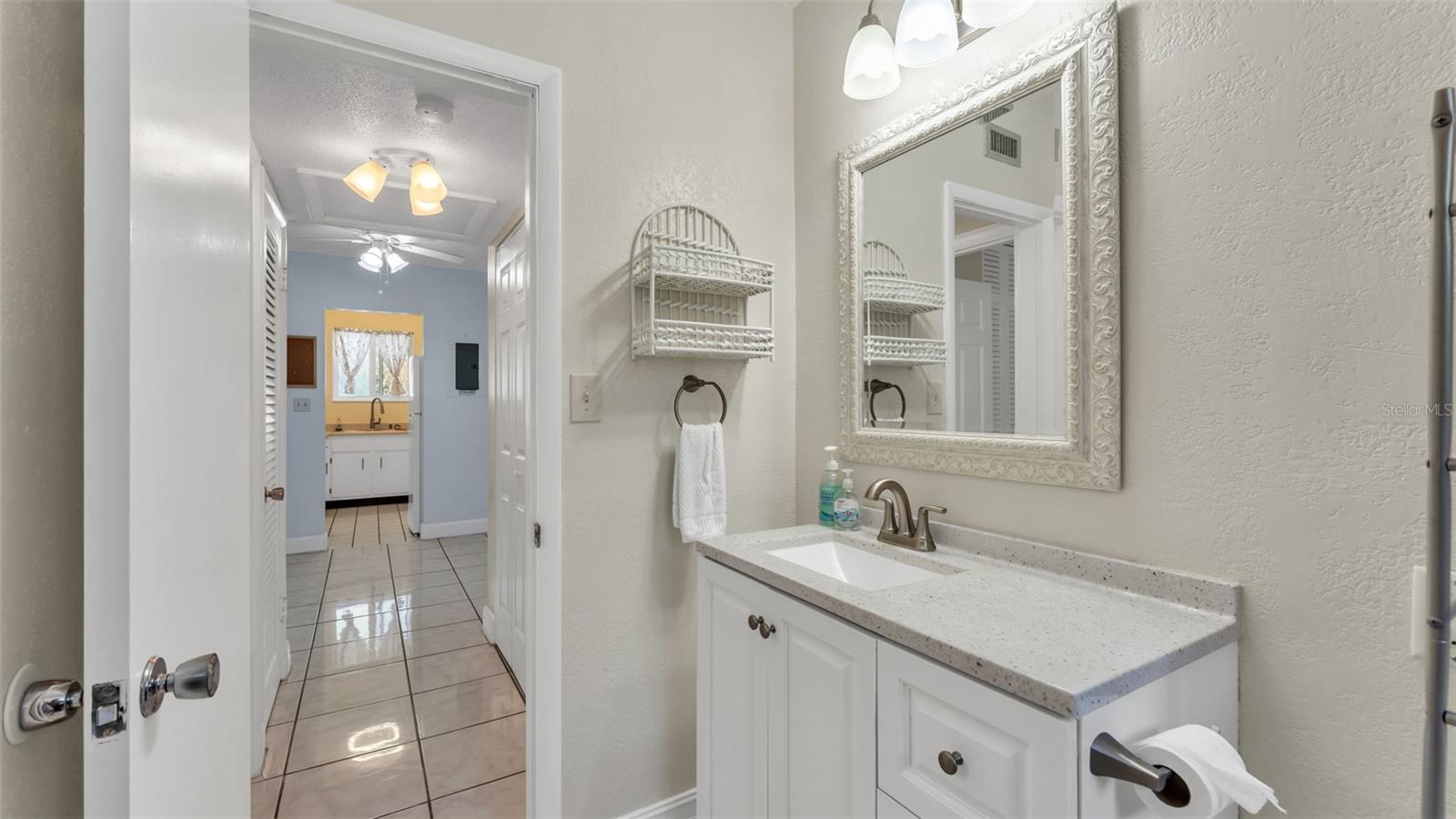 LAKELAND HARBOUR APTS - Residential