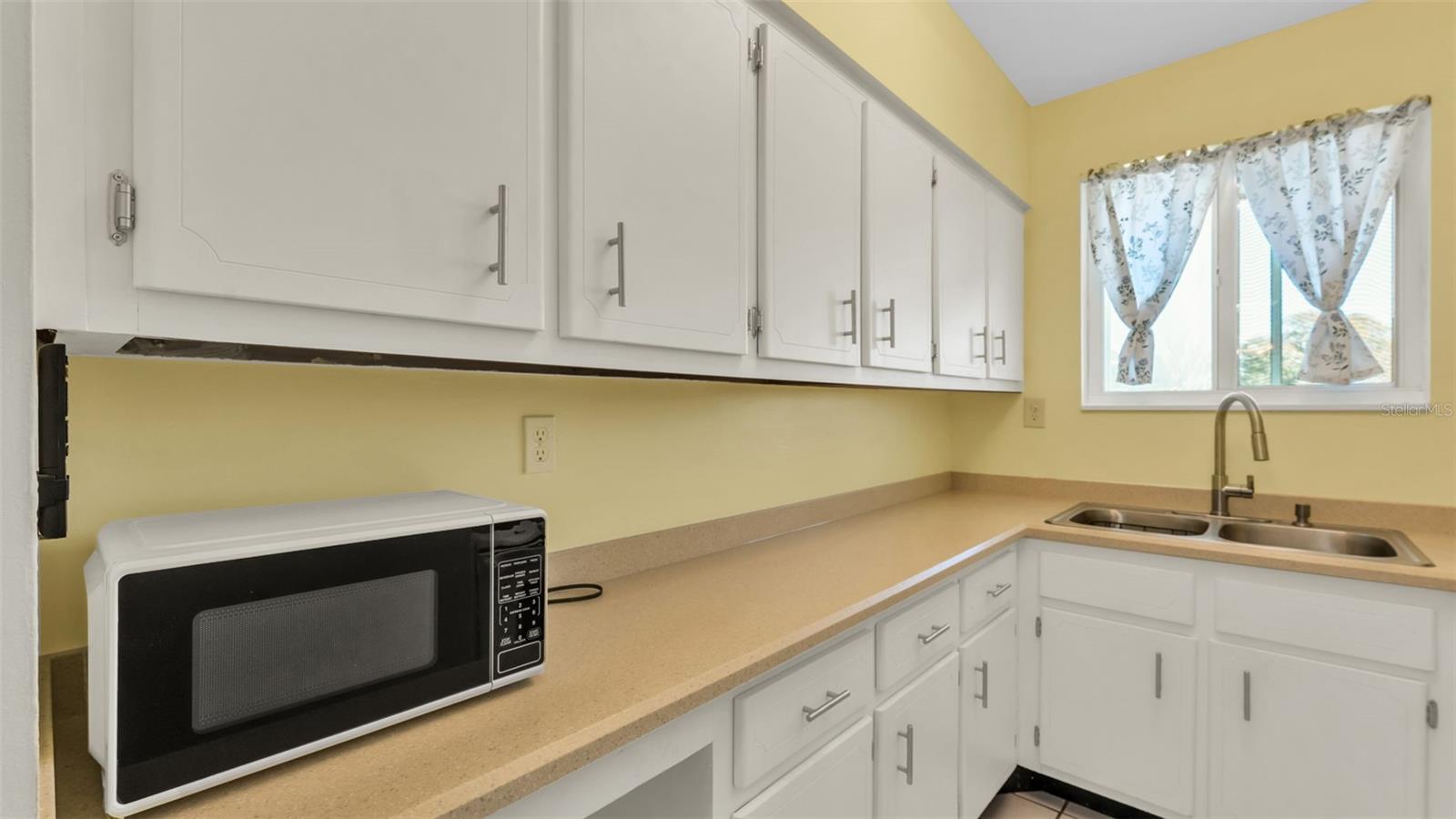 LAKELAND HARBOUR APTS - Residential