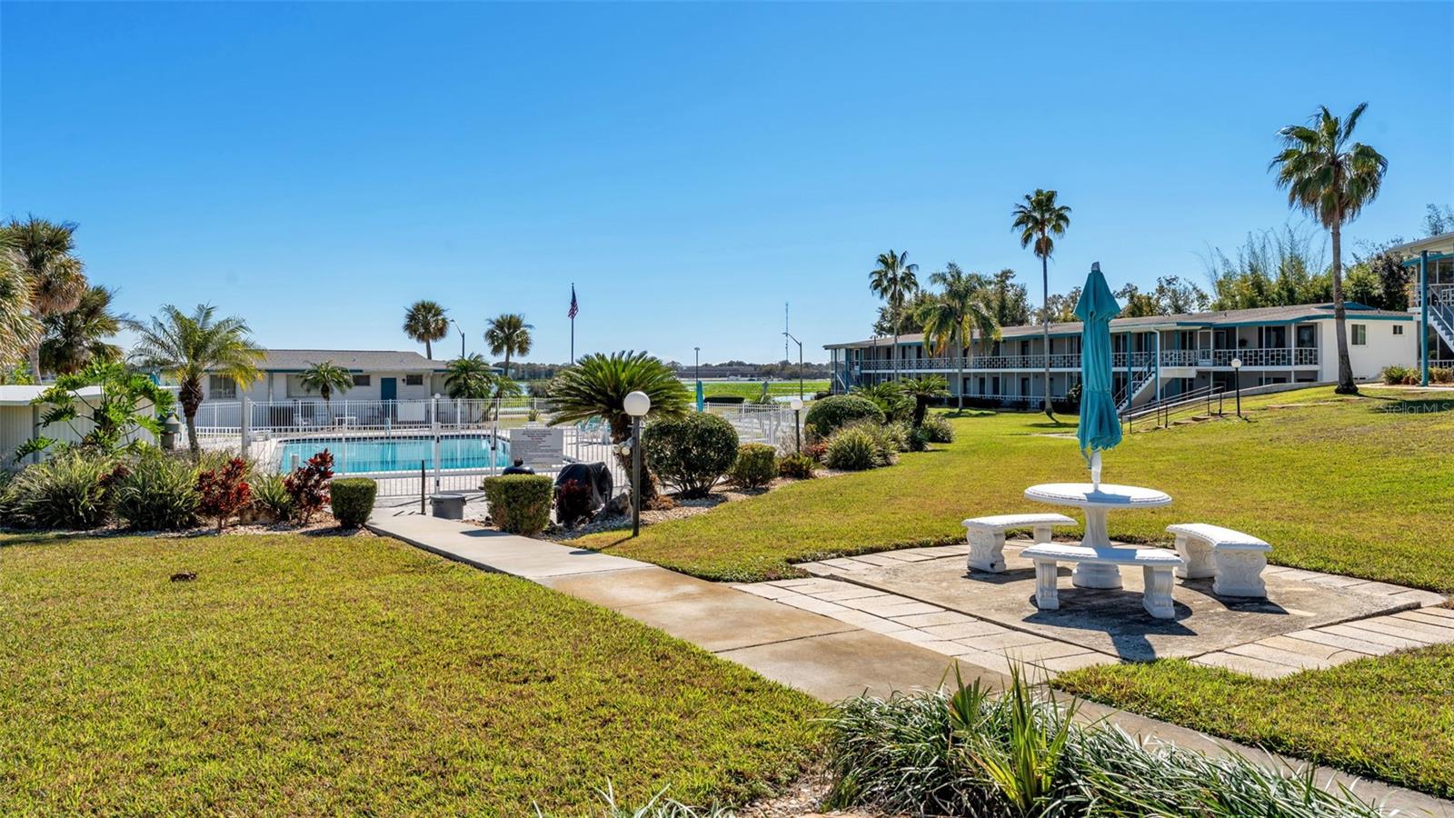 LAKELAND HARBOUR APTS - Residential