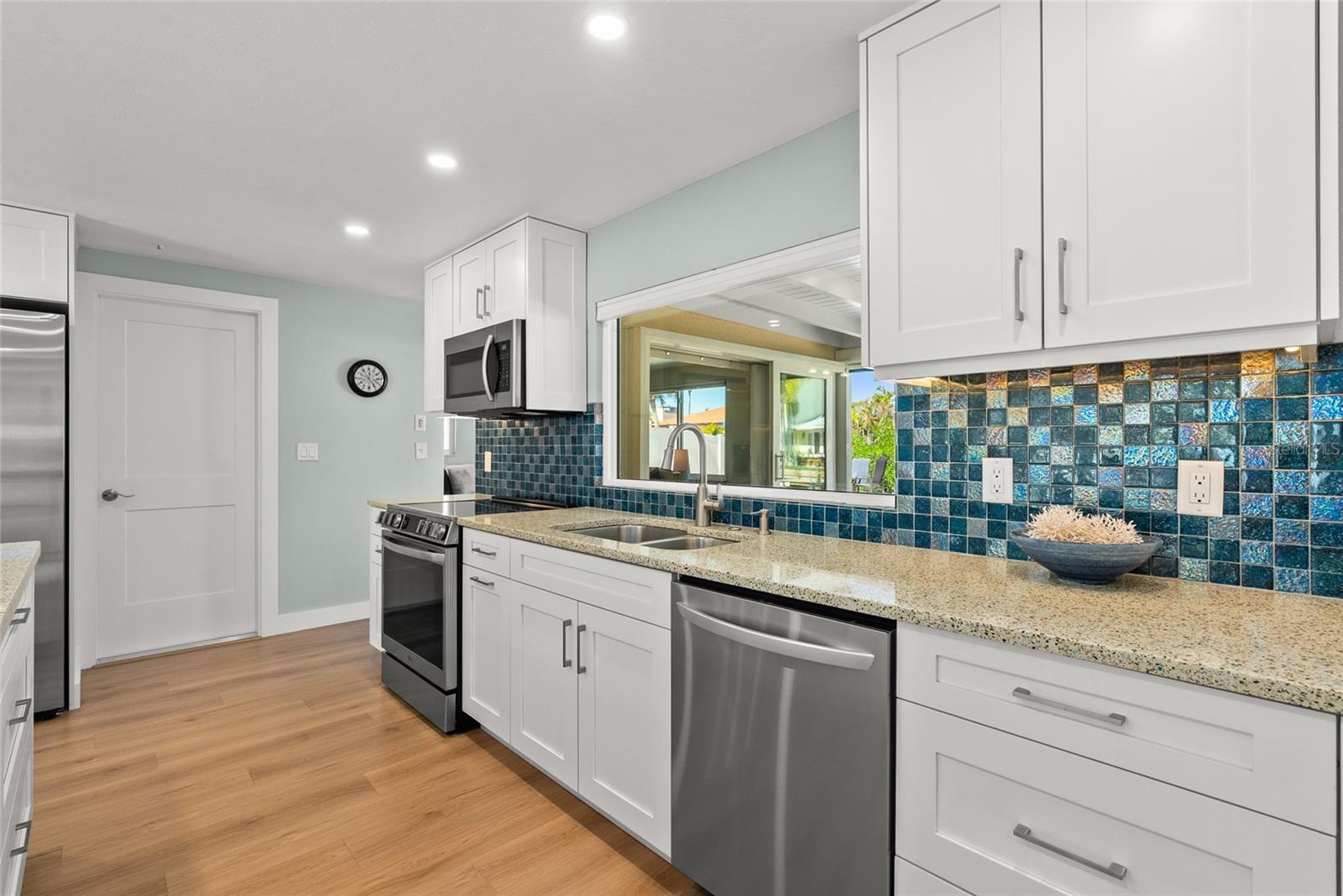 SIESTA MANOR SEC 3 - Residential