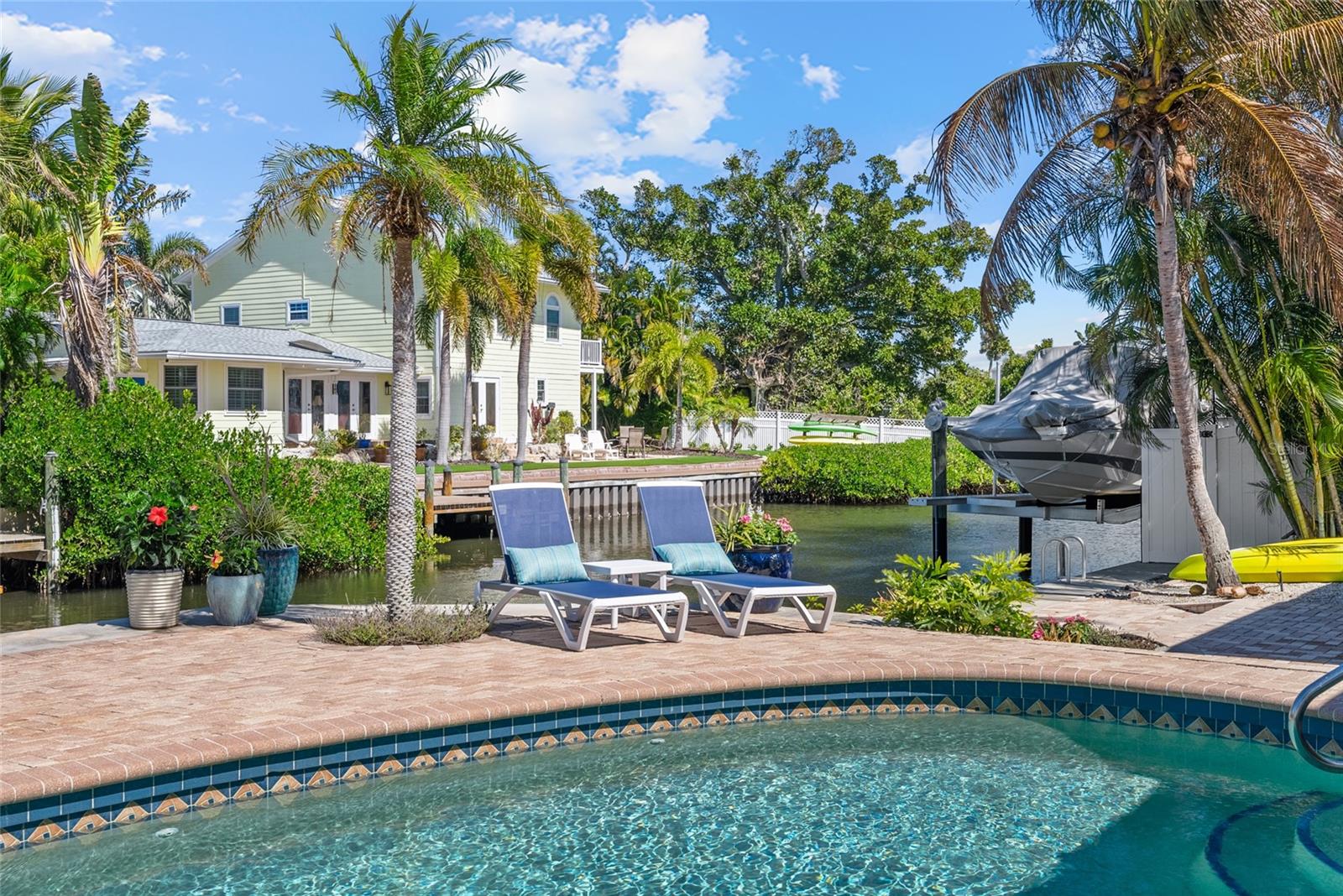 SIESTA MANOR SEC 3 - Residential