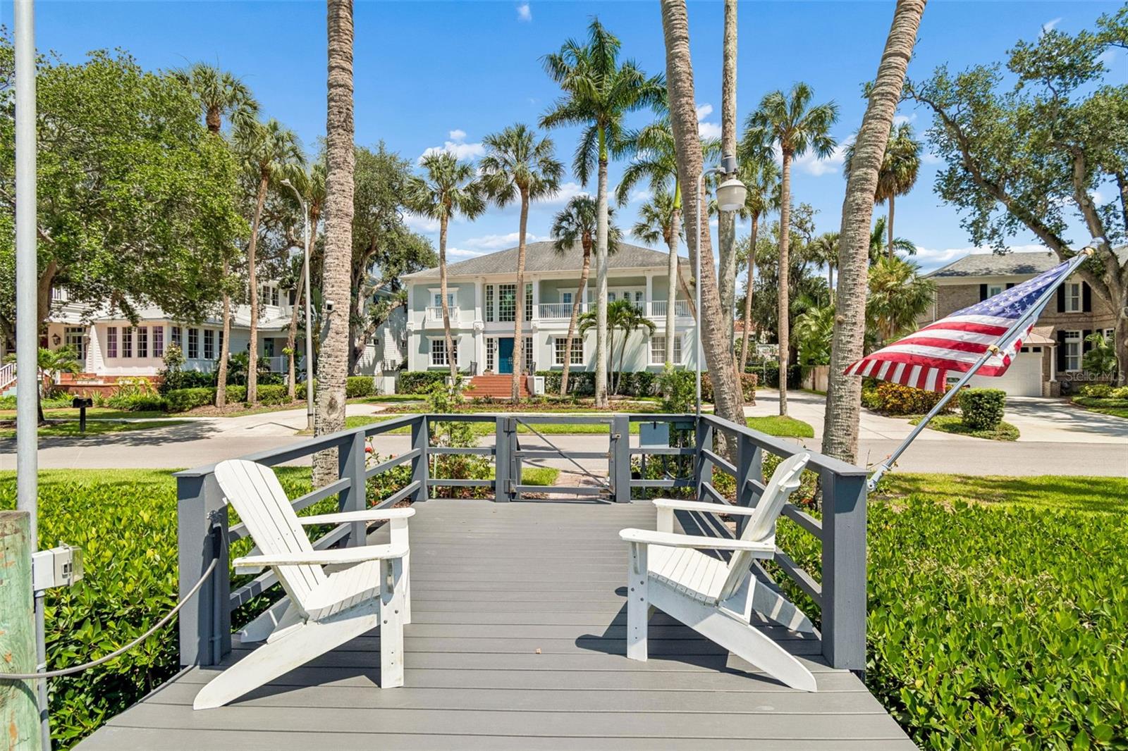 814 S BAYSIDE DRIVE