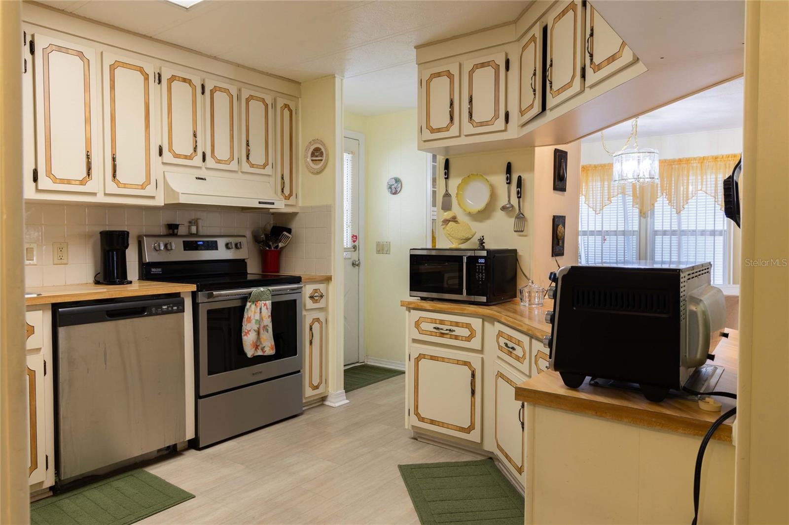 MAPLE LEAF ESTATES - Residential