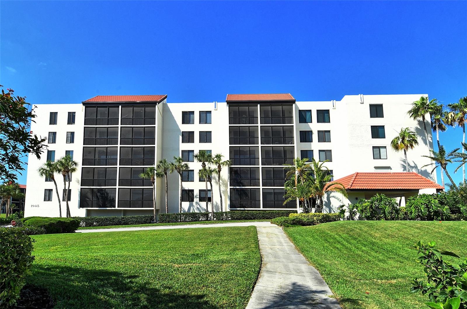 1945 GULF OF MEXICO DRIVE M2-402