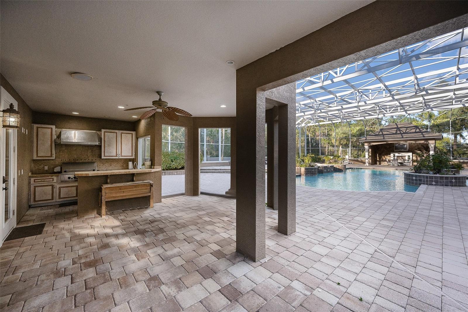 WHISPERING CREEK UNIT 02 - Residential