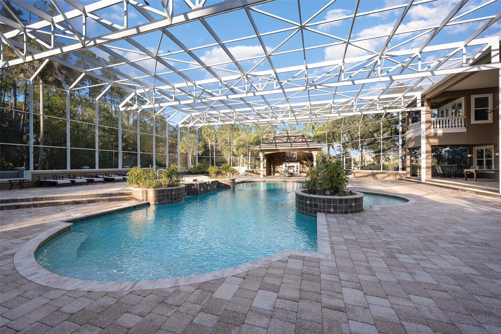 WHISPERING CREEK UNIT 02 - Residential