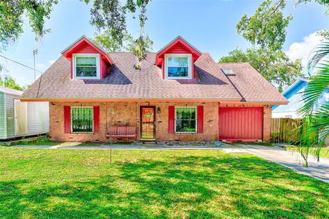 Photo of 4707 E Temple Heights Road, Tampa, FL 33617 (MLS # TB8413858)