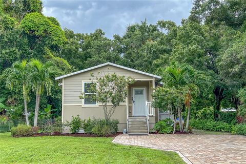 A home in PALMETTO