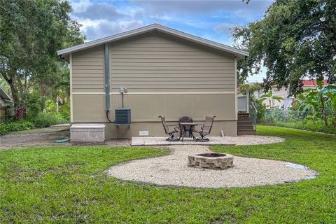 A home in PALMETTO