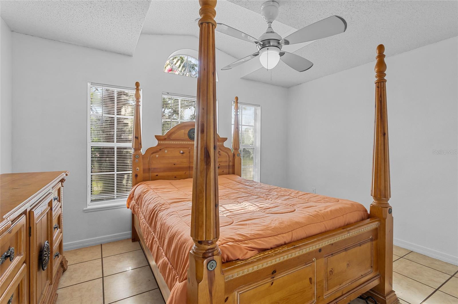 2622 HUNLEY LOOP