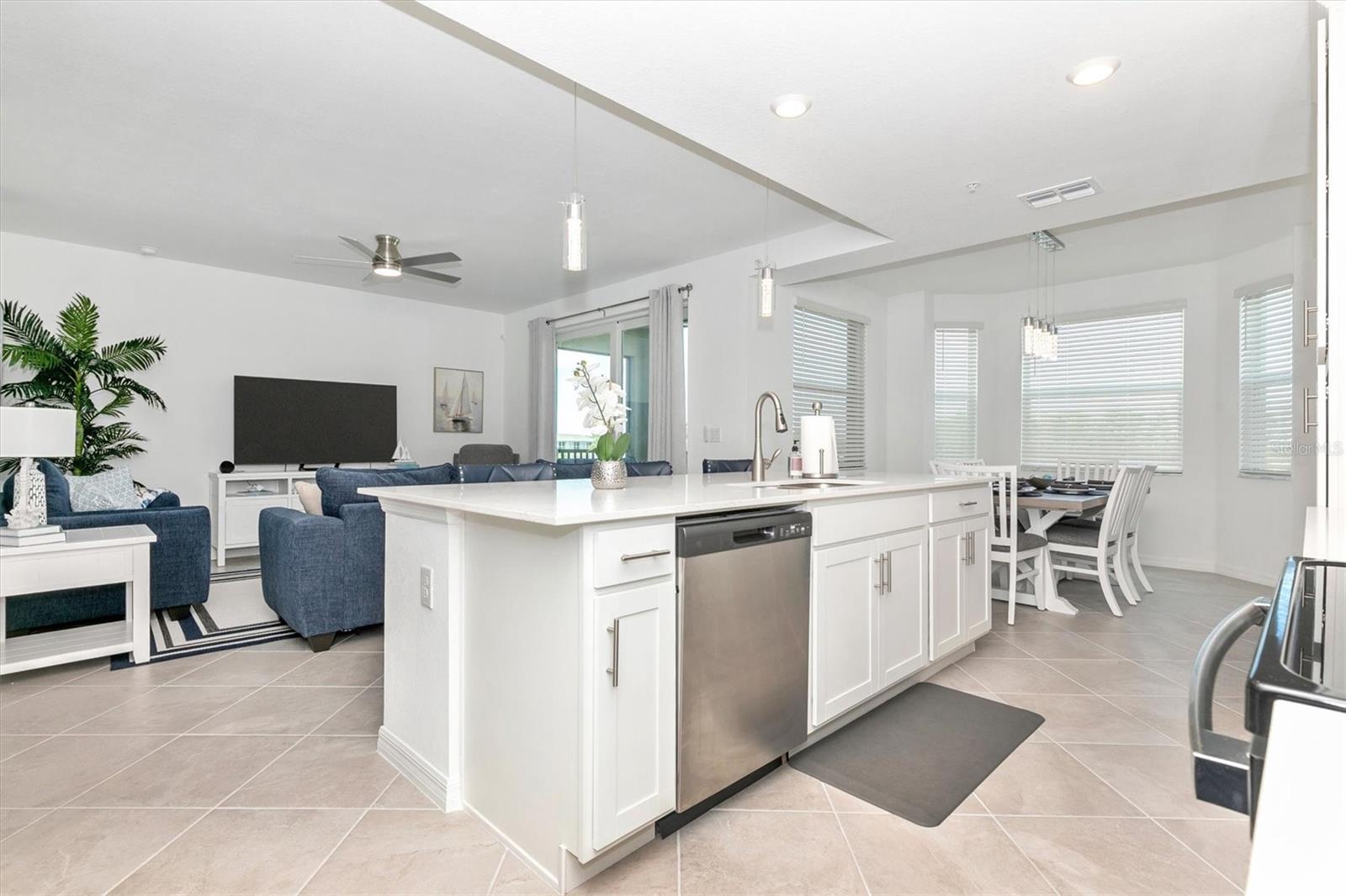 WELLEN PARK GOLF & COUNTRY CLUB - Residential Lease
