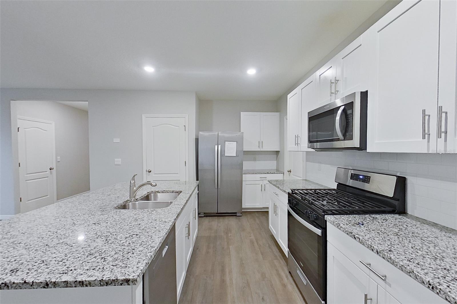 LAKE GRIFFIN RESERVE - Residential Lease