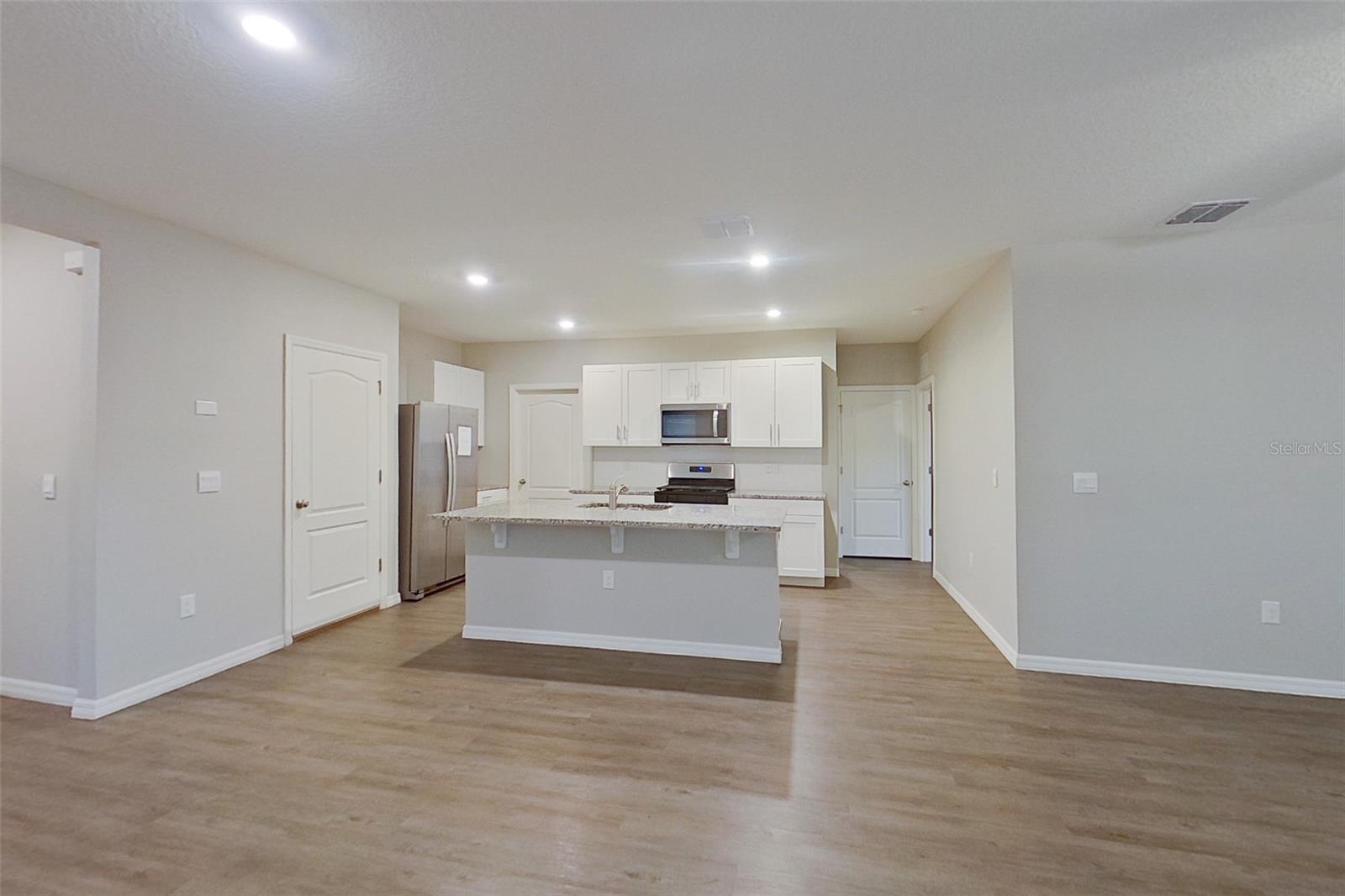 LAKE GRIFFIN RESERVE - Residential Lease