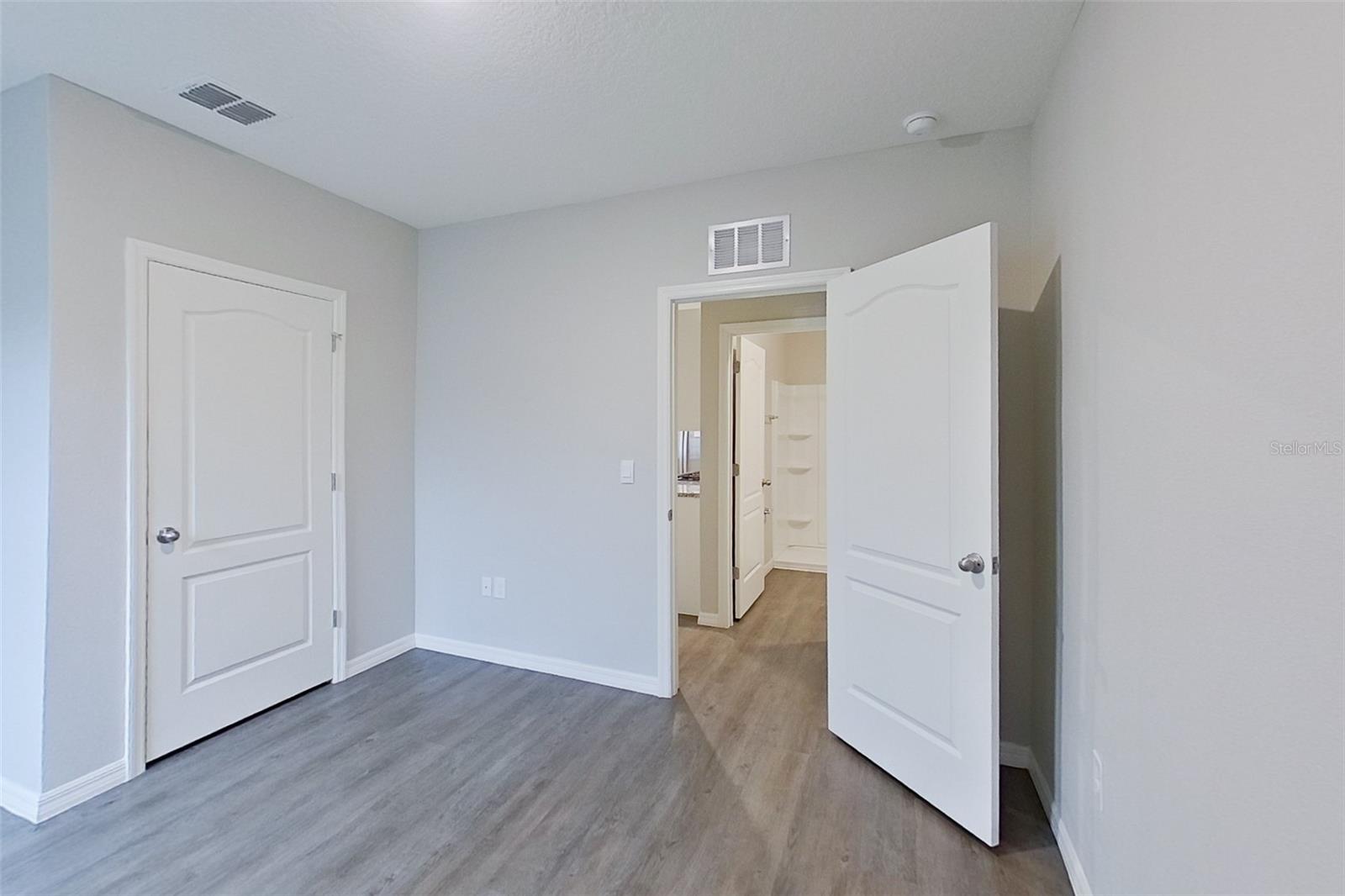 LAKE GRIFFIN RESERVE - Residential Lease