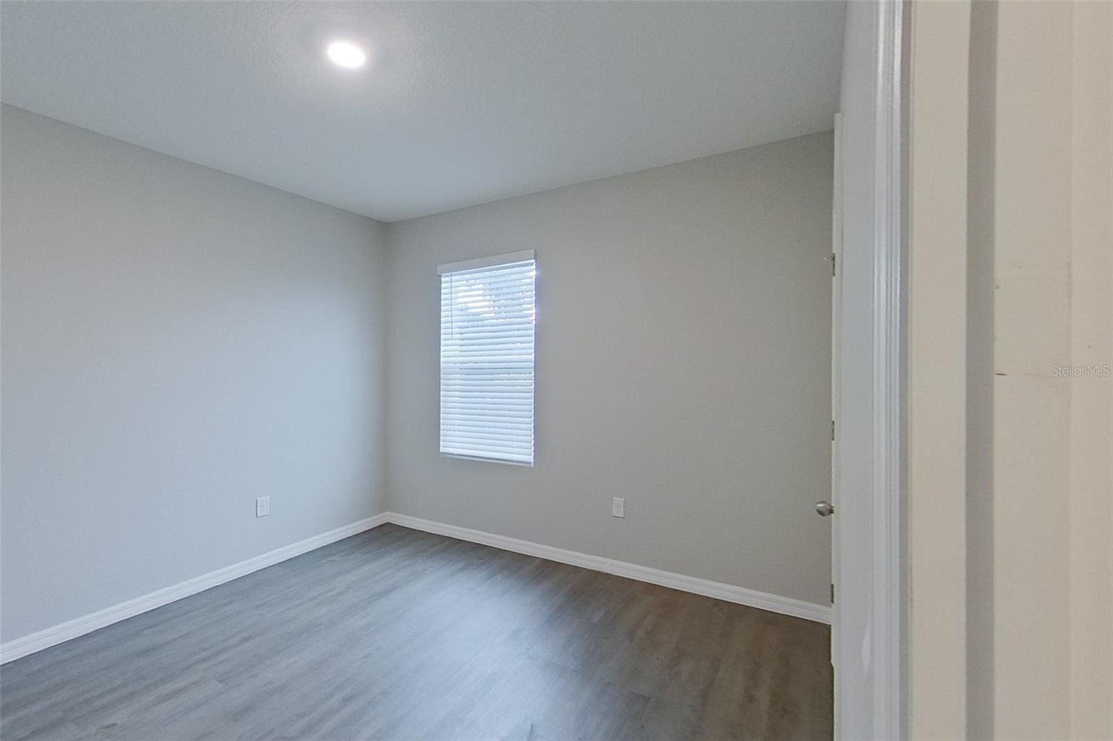 LAKE GRIFFIN RESERVE - Residential Lease