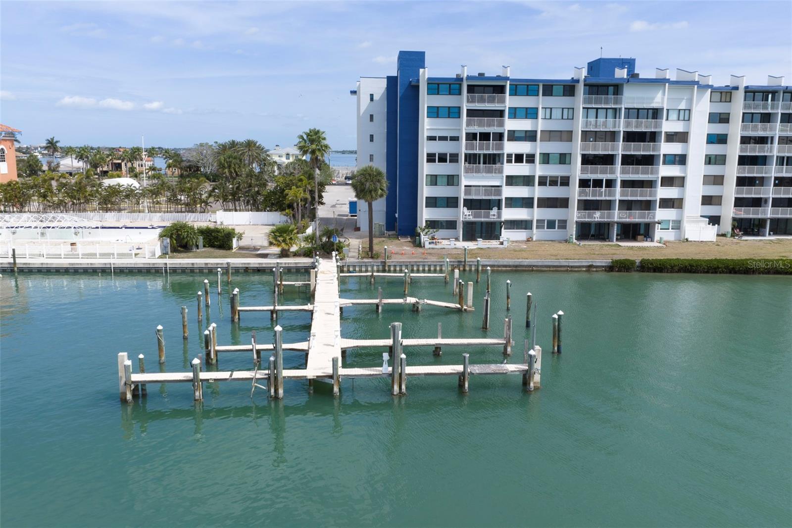 TREASURE ISLAND TENNIS & YACHT CLUB - Residential