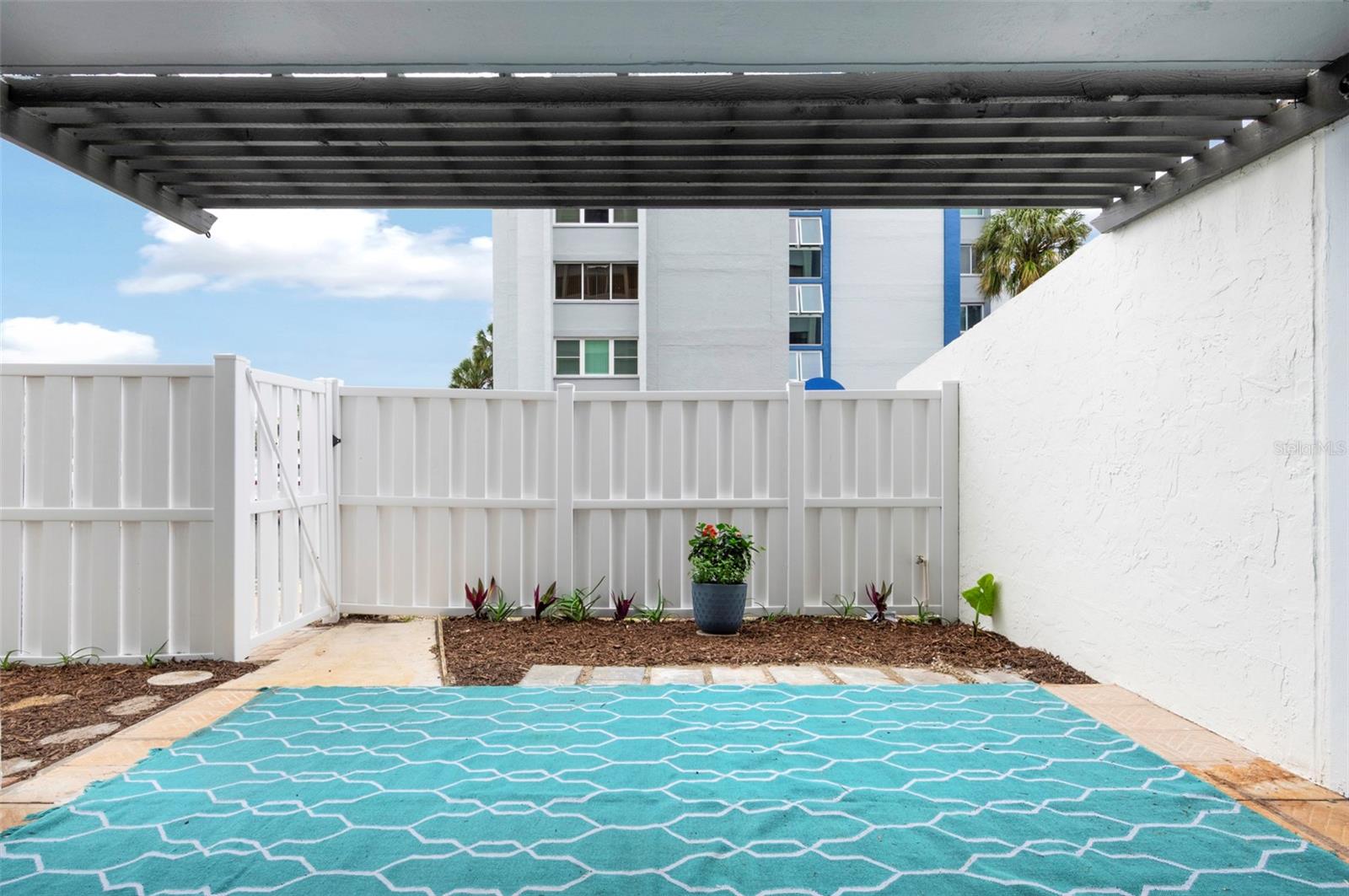 TREASURE ISLAND TENNIS & YACHT CLUB - Residential