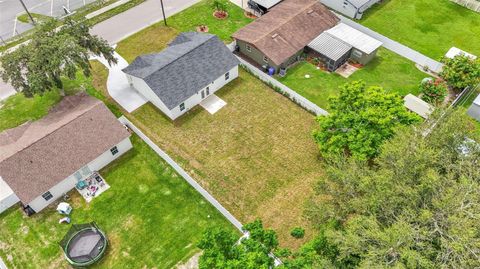 A home in LAKELAND