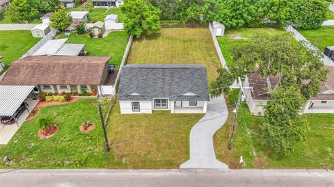 A home in LAKELAND