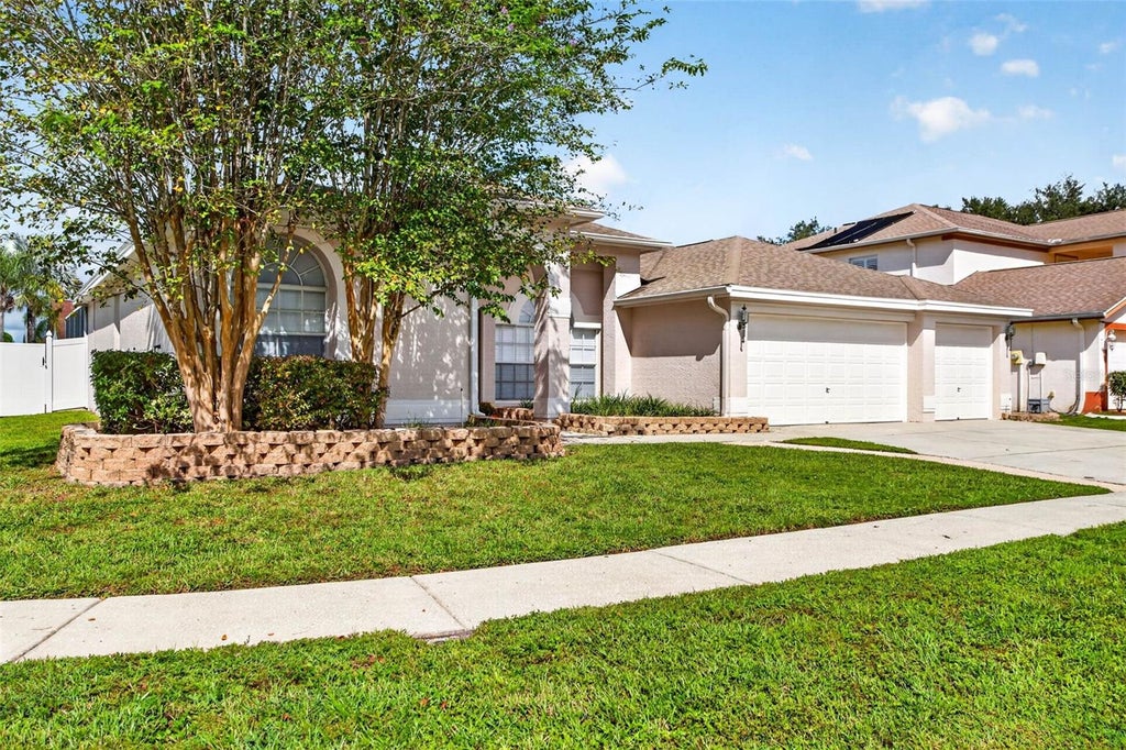 Photo of 10007 Vista Pointe Drive, Tampa, FL 33635 (MLS # TB8548662)