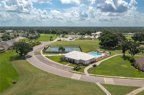 A home in LAKELAND