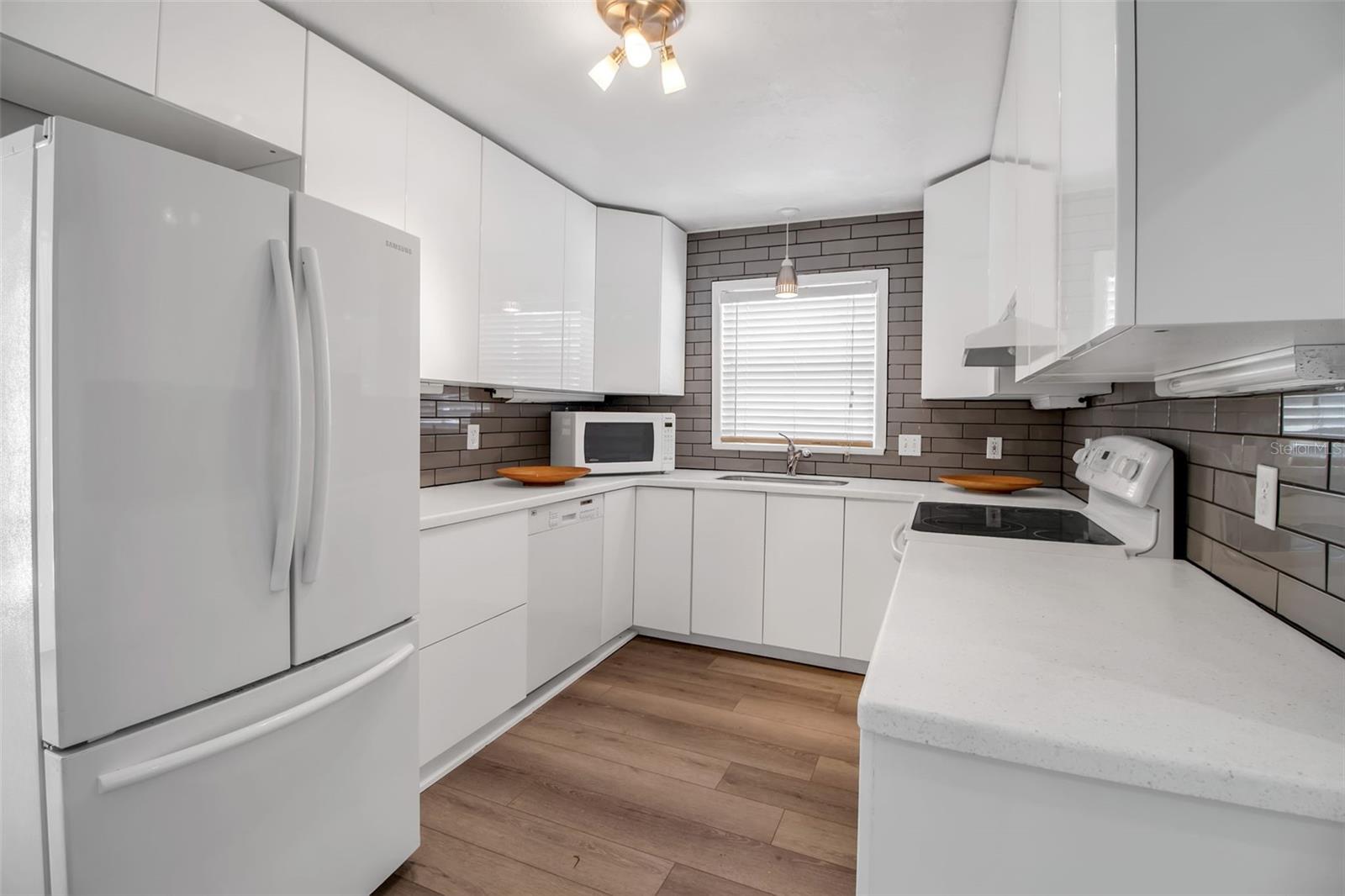 HOLMES BEACH 34TH UNIT - Residential