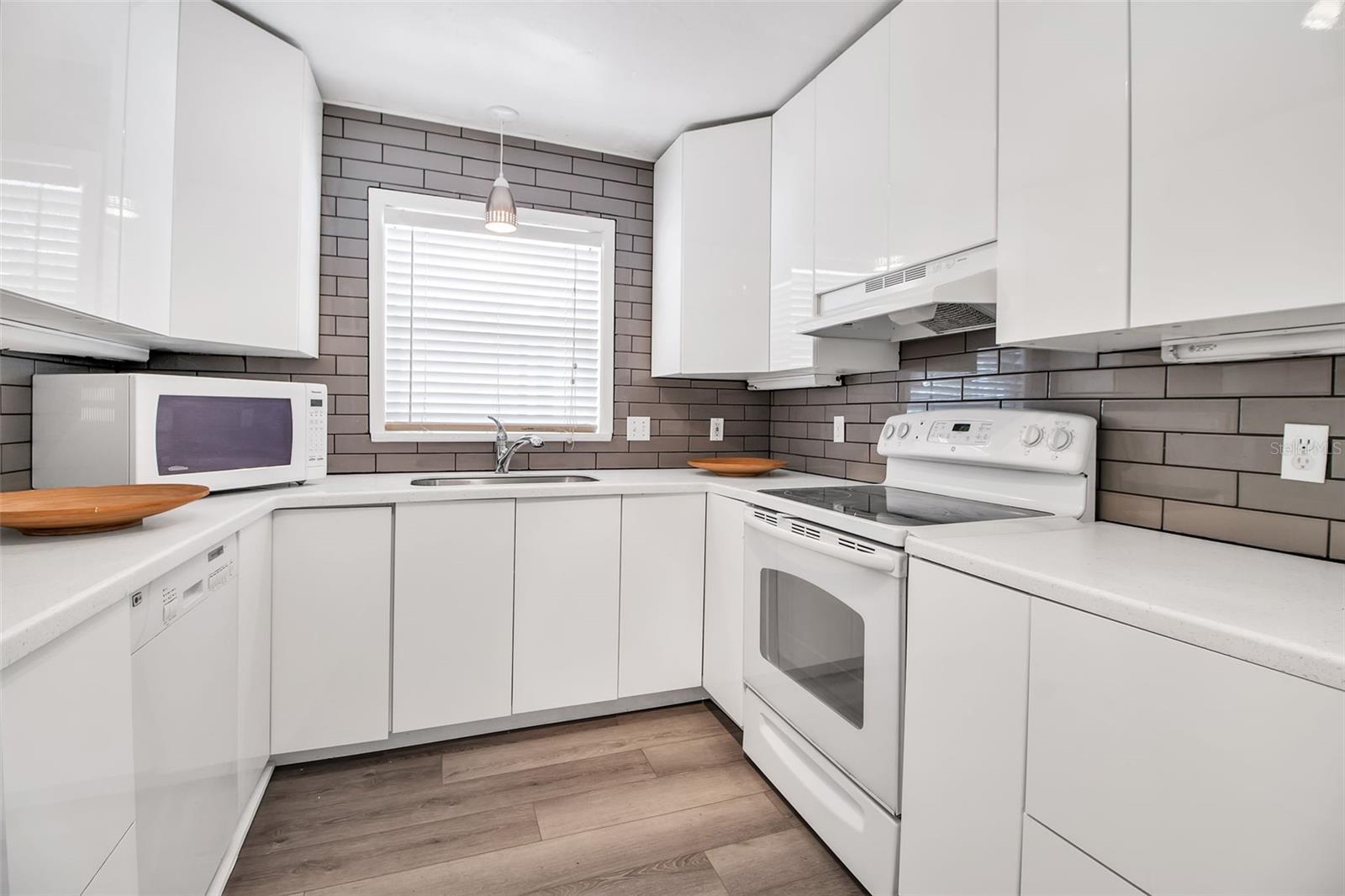 HOLMES BEACH 34TH UNIT - Residential