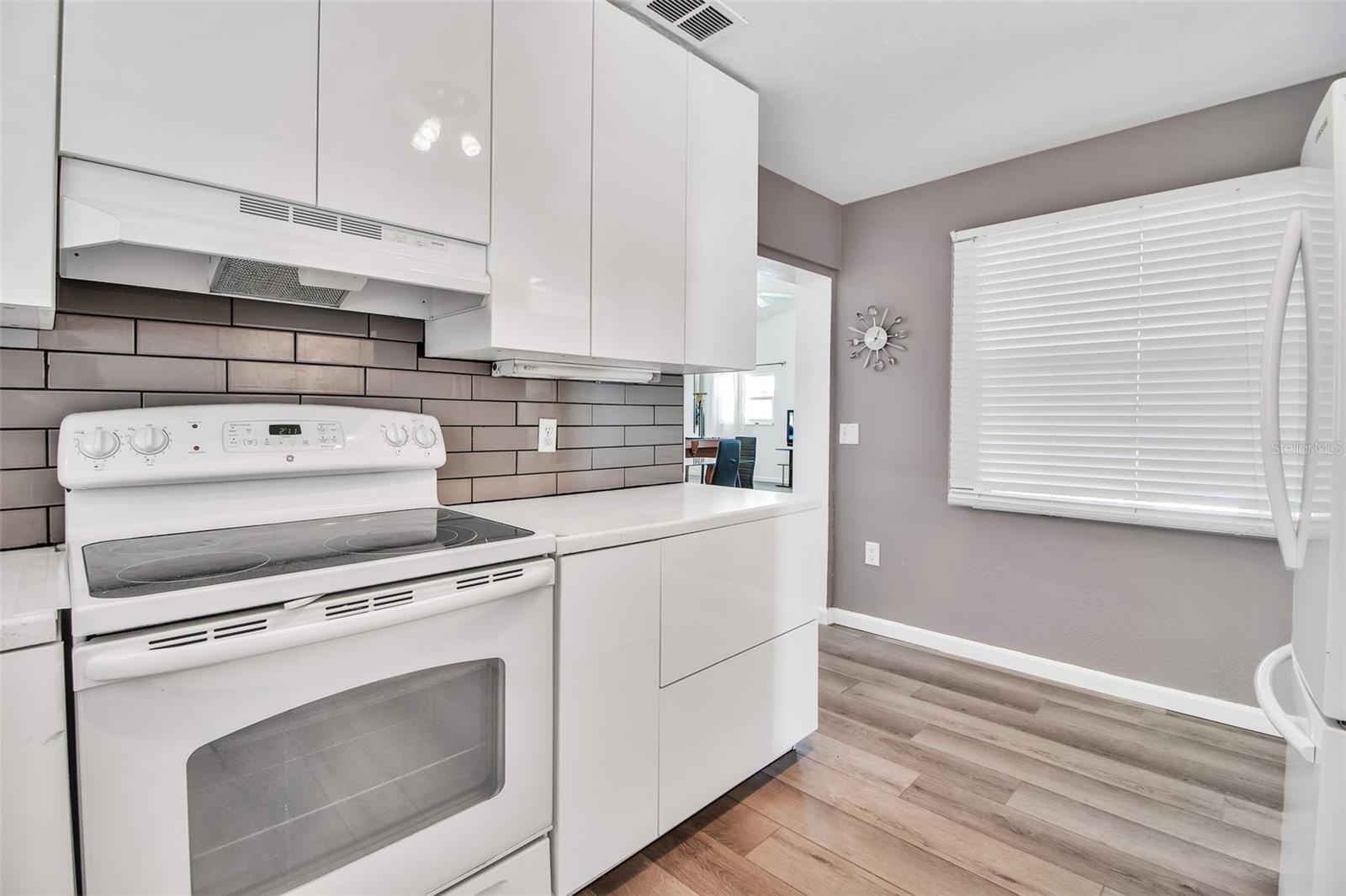 HOLMES BEACH 34TH UNIT - Residential